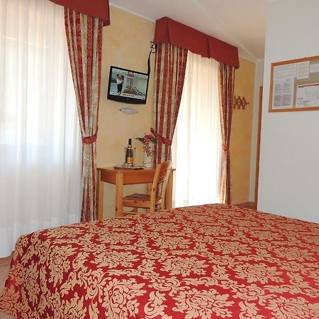 Albergo Eden ปัสโซเดลโตนาเล ห้อง รูปภาพ