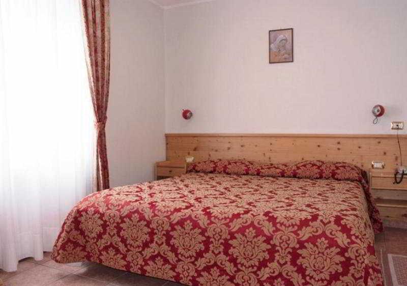 Albergo Eden ปัสโซเดลโตนาเล ภายนอก รูปภาพ