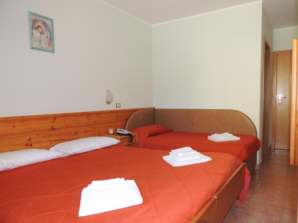 Albergo Eden ปัสโซเดลโตนาเล ภายนอก รูปภาพ